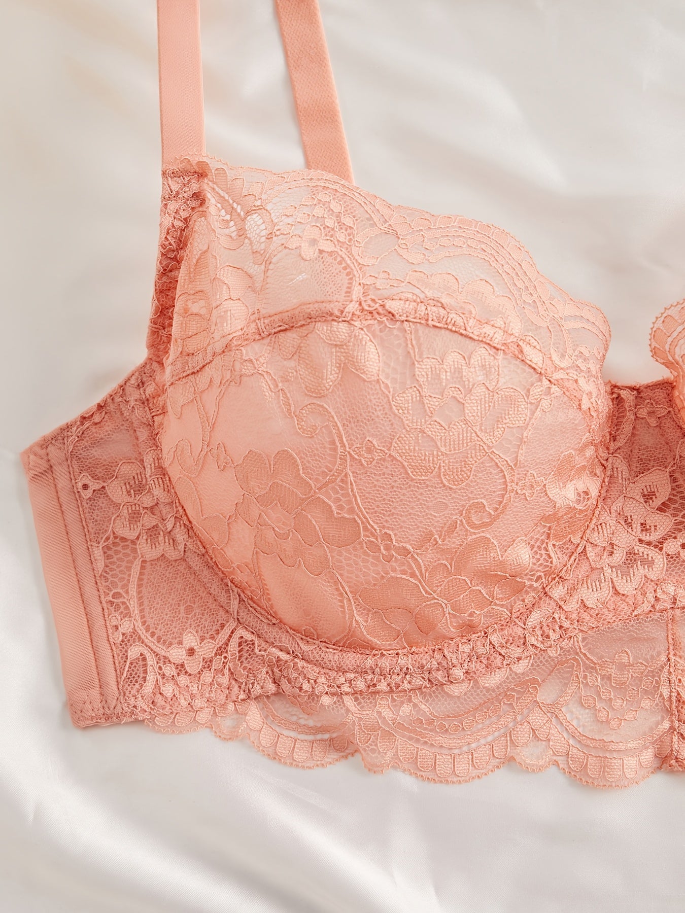 Soutien-gorge romantique en dentelle avec armatures