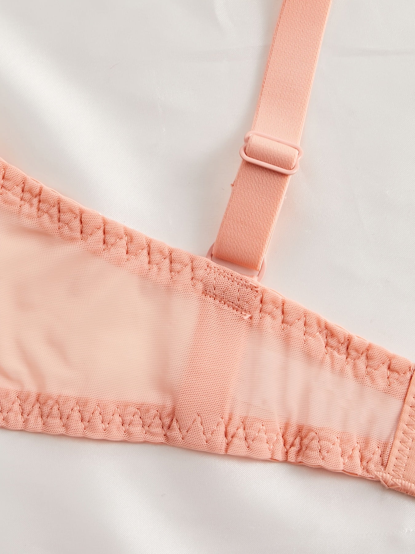Soutien-gorge romantique en dentelle avec armatures