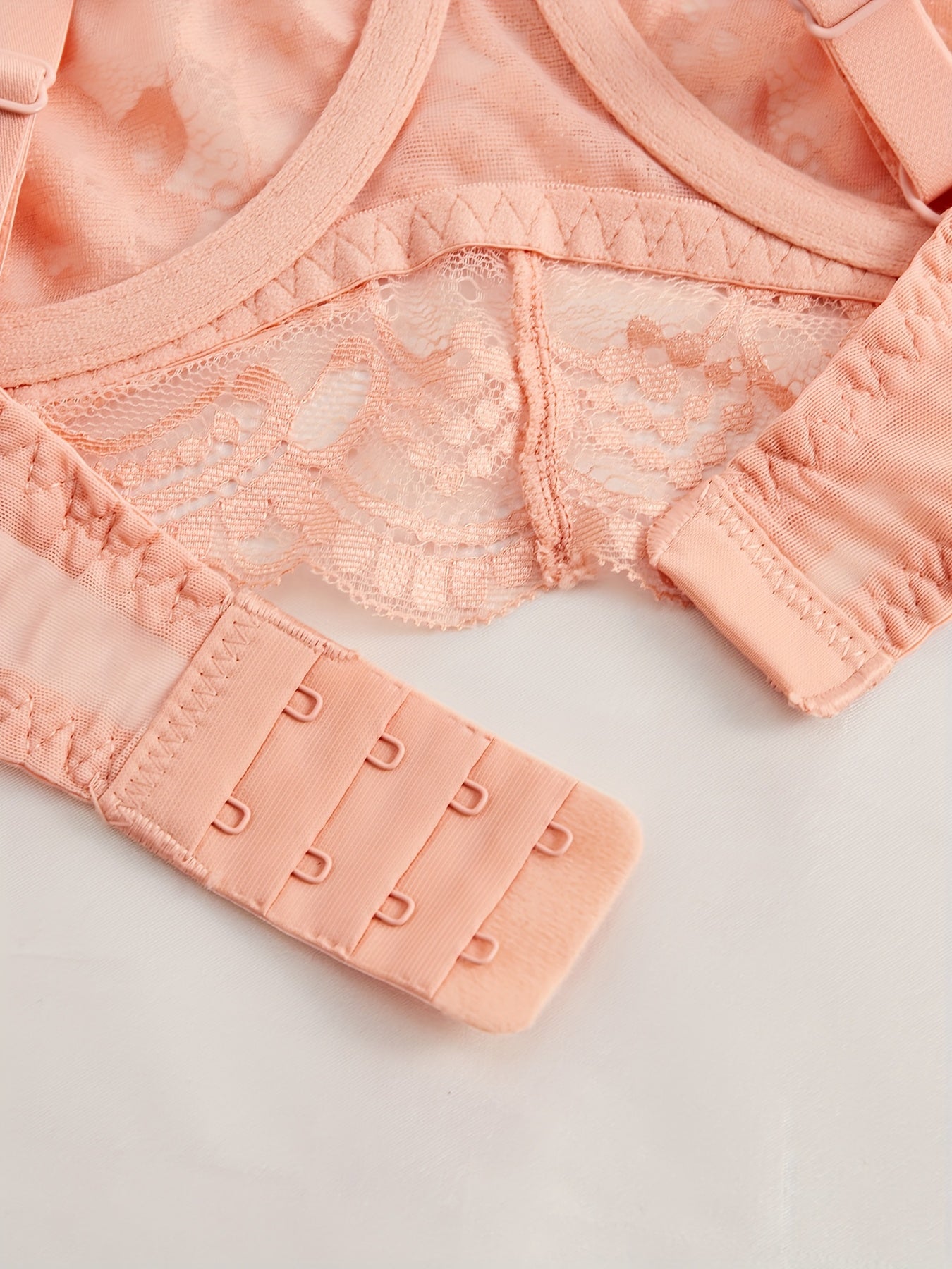 Soutien-gorge romantique en dentelle avec armatures